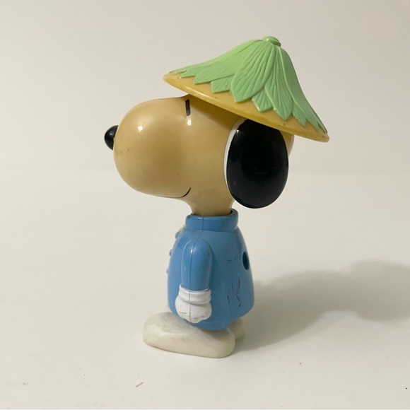 Vintage Snoopy World Tour Taiwan Figure Toy - Picture 5 of 10
